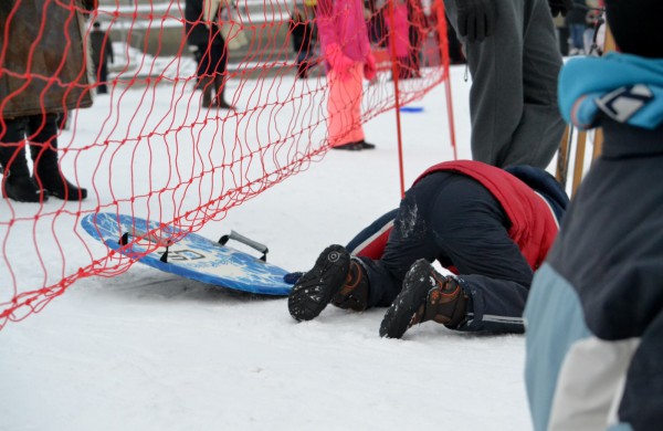 Antroji sniego diena Jonavoje palydėta čiuožynių, rogučių ir šeimų estafečių varžybomis