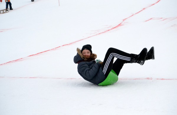 Antroji sniego diena Jonavoje palydėta čiuožynių, rogučių ir šeimų estafečių varžybomis