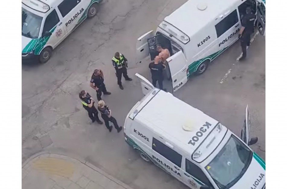 Kosmonautų gatvėje - gausios pareigūnų pajėgos