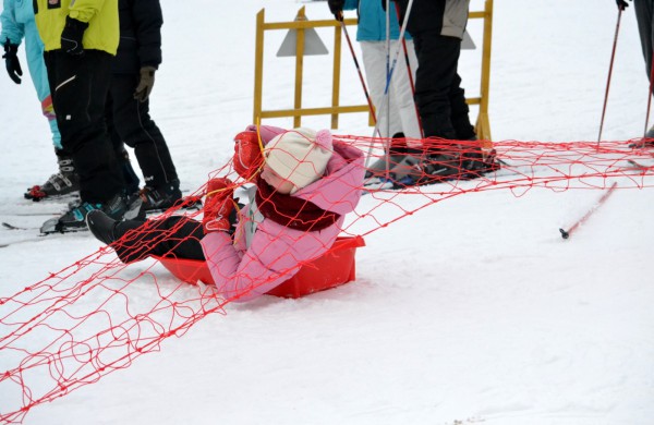 Antroji sniego diena Jonavoje palydėta čiuožynių, rogučių ir šeimų estafečių varžybomis