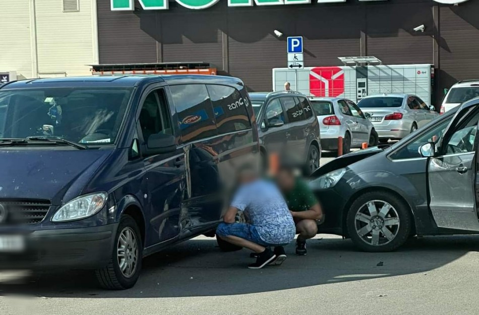 Po pasikartojančių eismo įvykių aikštelėje šalia ,,Norfos", pastaba dėl dangos ženklinimo