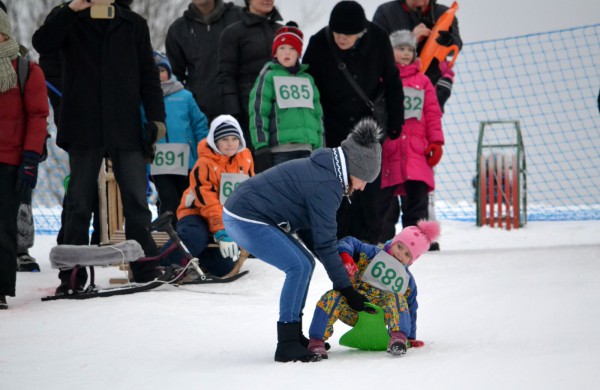 Antroji sniego diena Jonavoje palydėta čiuožynių, rogučių ir šeimų estafečių varžybomis