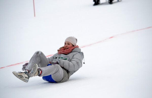 Antroji sniego diena Jonavoje palydėta čiuožynių, rogučių ir šeimų estafečių varžybomis