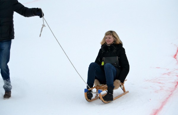 Antroji sniego diena Jonavoje palydėta čiuožynių, rogučių ir šeimų estafečių varžybomis