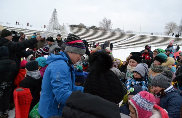 Antroji sniego diena Jonavoje palydėta čiuožynių, rogučių ir šeimų estafečių varžybomis