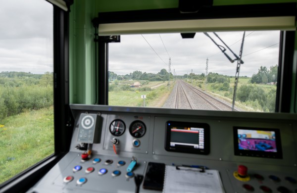 Elektrifikuotą geležinkelio ruožą maitins šešios traukos pastotės: Lentvaryje, Žeimiuose, Linkaičiuose, Tarvainiuose, Kretingoje ir Žasliuose