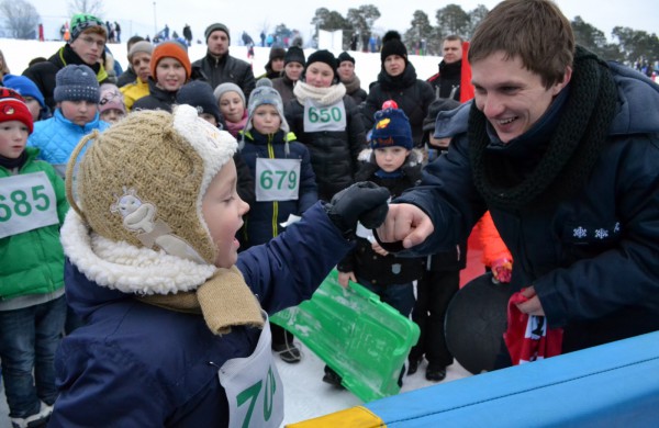 Antroji sniego diena Jonavoje palydėta čiuožynių, rogučių ir šeimų estafečių varžybomis