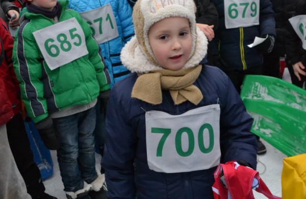Antroji sniego diena Jonavoje palydėta čiuožynių, rogučių ir šeimų estafečių varžybomis