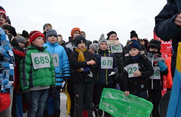 Antroji sniego diena Jonavoje palydėta čiuožynių, rogučių ir šeimų estafečių varžybomis