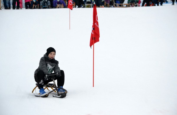 Antroji sniego diena Jonavoje palydėta čiuožynių, rogučių ir šeimų estafečių varžybomis