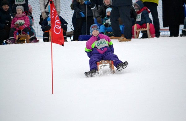 Antroji sniego diena Jonavoje palydėta čiuožynių, rogučių ir šeimų estafečių varžybomis