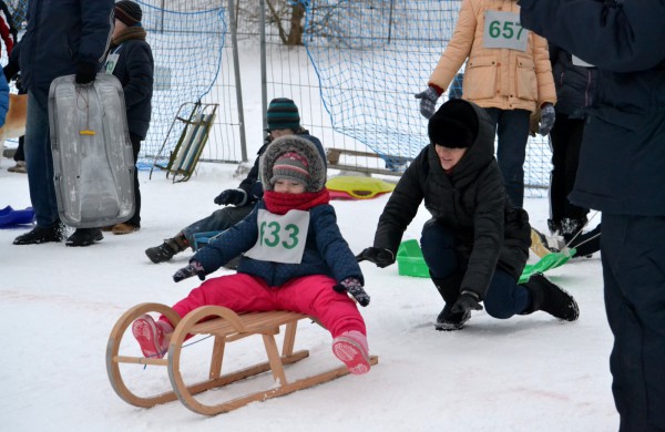 Antroji sniego diena Jonavoje palydėta čiuožynių, rogučių ir šeimų estafečių varžybomis