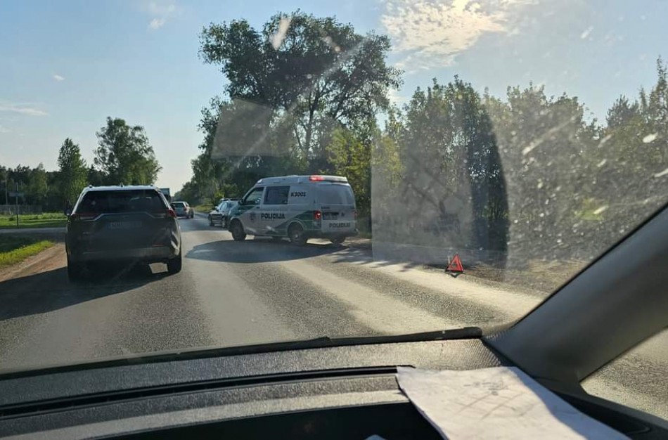 Kelyje Jonava - Ukmergė susidūrė keli automobiliai