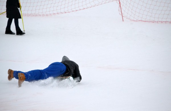 Antroji sniego diena Jonavoje palydėta čiuožynių, rogučių ir šeimų estafečių varžybomis