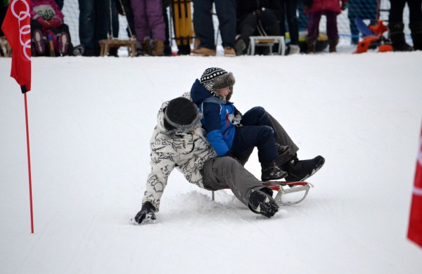 Antroji sniego diena Jonavoje palydėta čiuožynių, rogučių ir šeimų estafečių varžybomis