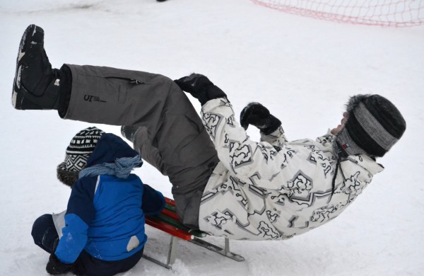 Antroji sniego diena Jonavoje palydėta čiuožynių, rogučių ir šeimų estafečių varžybomis