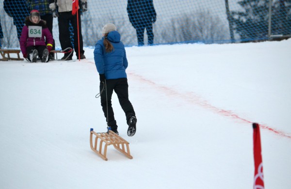 Antroji sniego diena Jonavoje palydėta čiuožynių, rogučių ir šeimų estafečių varžybomis