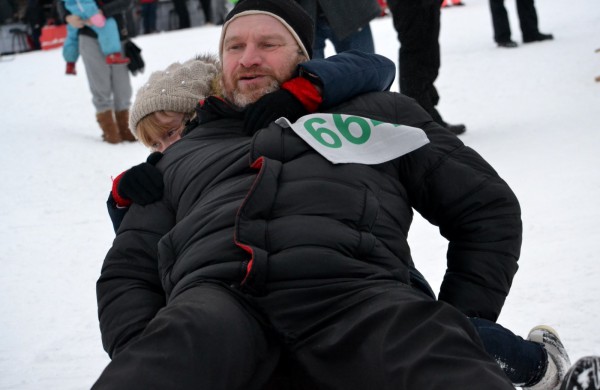 Antroji sniego diena Jonavoje palydėta čiuožynių, rogučių ir šeimų estafečių varžybomis