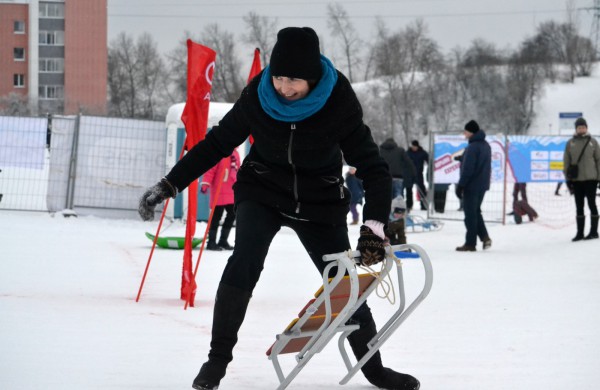 Antroji sniego diena Jonavoje palydėta čiuožynių, rogučių ir šeimų estafečių varžybomis