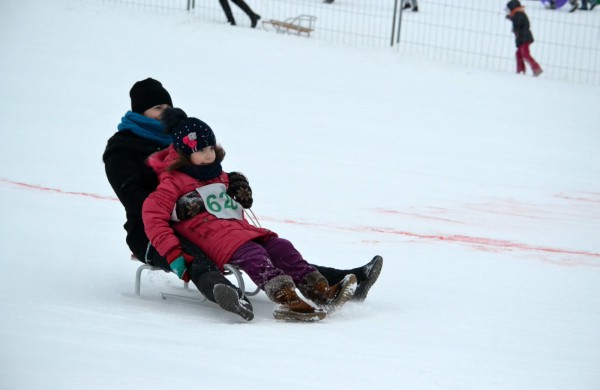 Antroji sniego diena Jonavoje palydėta čiuožynių, rogučių ir šeimų estafečių varžybomis