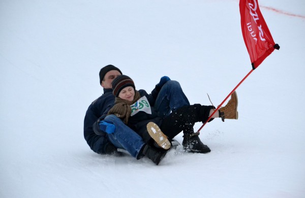 Antroji sniego diena Jonavoje palydėta čiuožynių, rogučių ir šeimų estafečių varžybomis