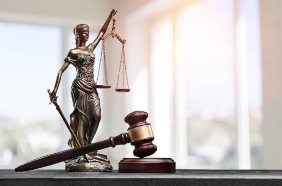 Skirtos baudos dar penkiems asmenims, nelegaliai parsisiuntusiems filmus