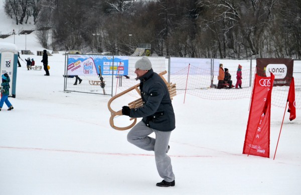 Antroji sniego diena Jonavoje palydėta čiuožynių, rogučių ir šeimų estafečių varžybomis