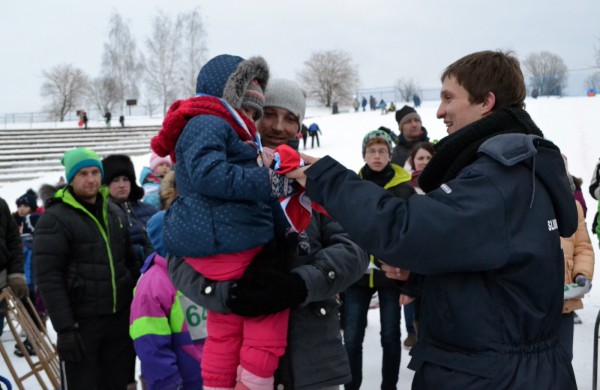 Antroji sniego diena Jonavoje palydėta čiuožynių, rogučių ir šeimų estafečių varžybomis