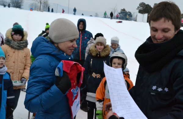 Antroji sniego diena Jonavoje palydėta čiuožynių, rogučių ir šeimų estafečių varžybomis