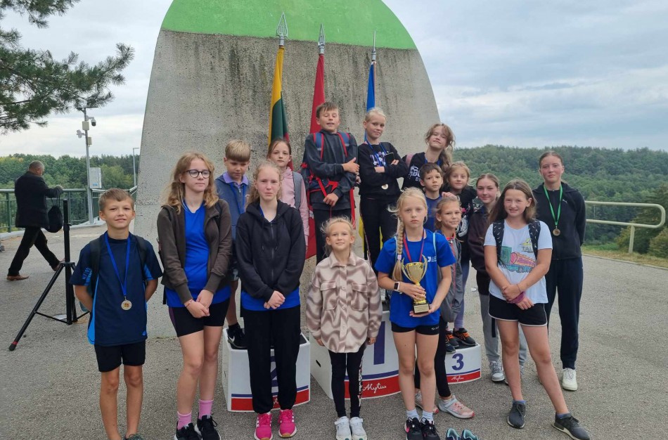 Jaunieji Jonavos lengvaatlečiai du šeštadienius varžėsi sportinio ėjimo varžybose