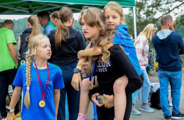 Jaunieji Jonavos lengvaatlečiai du šeštadienius varžėsi sportinio ėjimo varžybose
