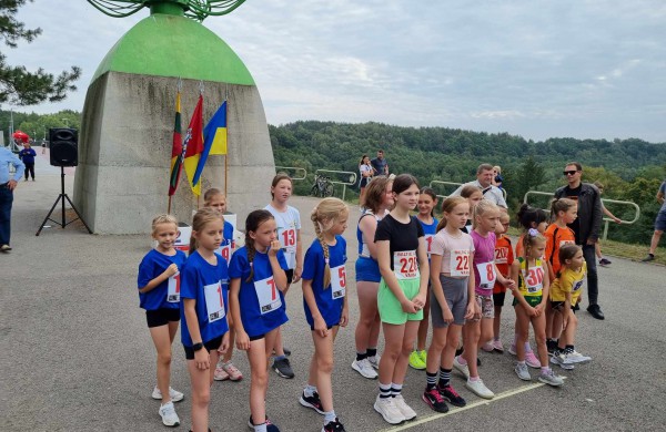 Jaunieji Jonavos lengvaatlečiai du šeštadienius varžėsi sportinio ėjimo varžybose