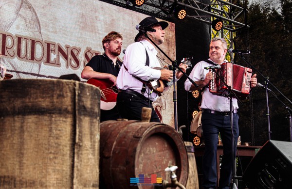 Jonavos traktieriuje šmaikščiai ir smagiai išlydėtas rugsėjis