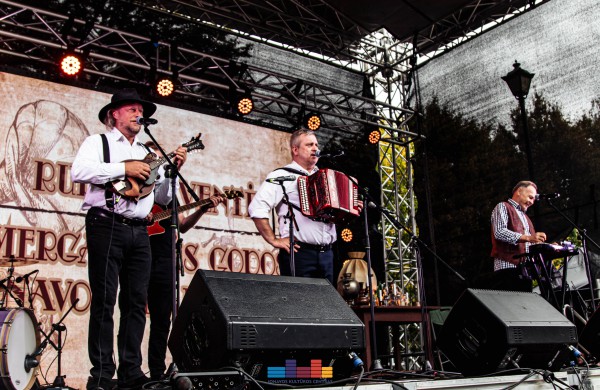 Jonavos traktieriuje šmaikščiai ir smagiai išlydėtas rugsėjis