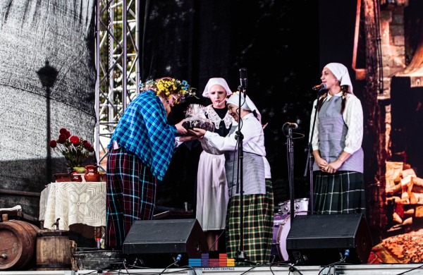 Jonavos traktieriuje šmaikščiai ir smagiai išlydėtas rugsėjis