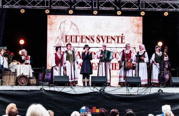 Jonavos traktieriuje šmaikščiai ir smagiai išlydėtas rugsėjis