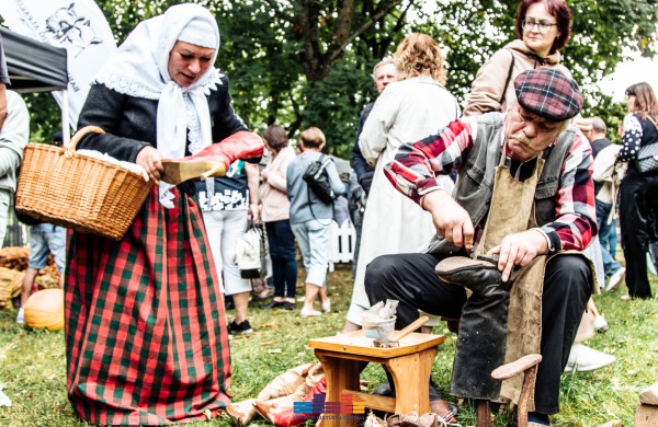 Jonavos traktieriuje šmaikščiai ir smagiai išlydėtas rugsėjis