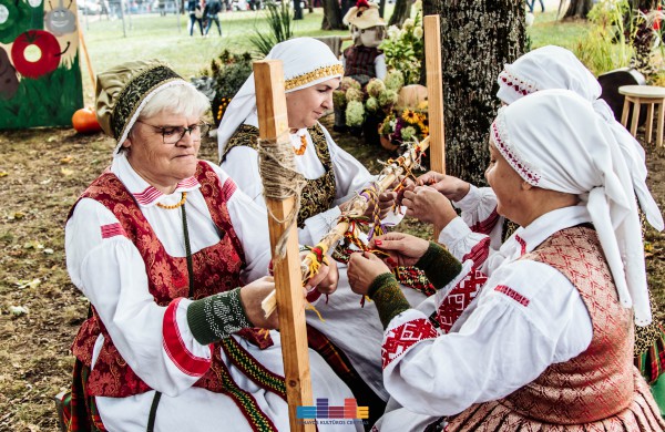 Jonavos traktieriuje šmaikščiai ir smagiai išlydėtas rugsėjis