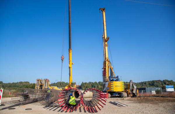 Susisiekimo ministerija: ,,Jonavos rajone intensyvėja geležinkelio tilto per Nerį statybos"