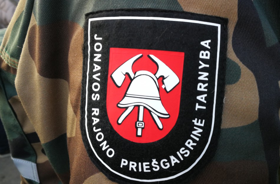 Pranešta, kad Naujatriobių kaime dega namas 