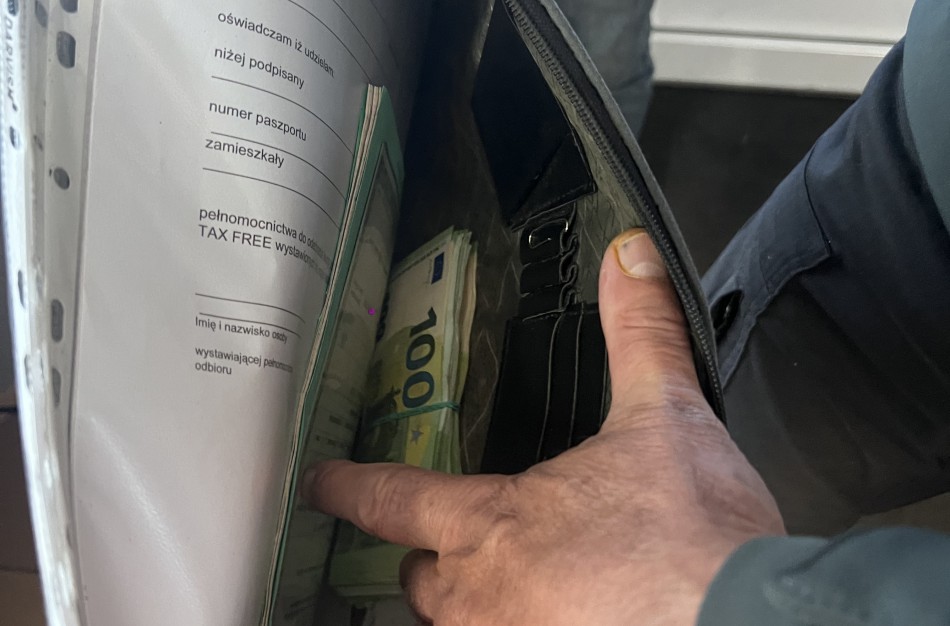 Sulaikyta grynųjų pinigų kontrabanda