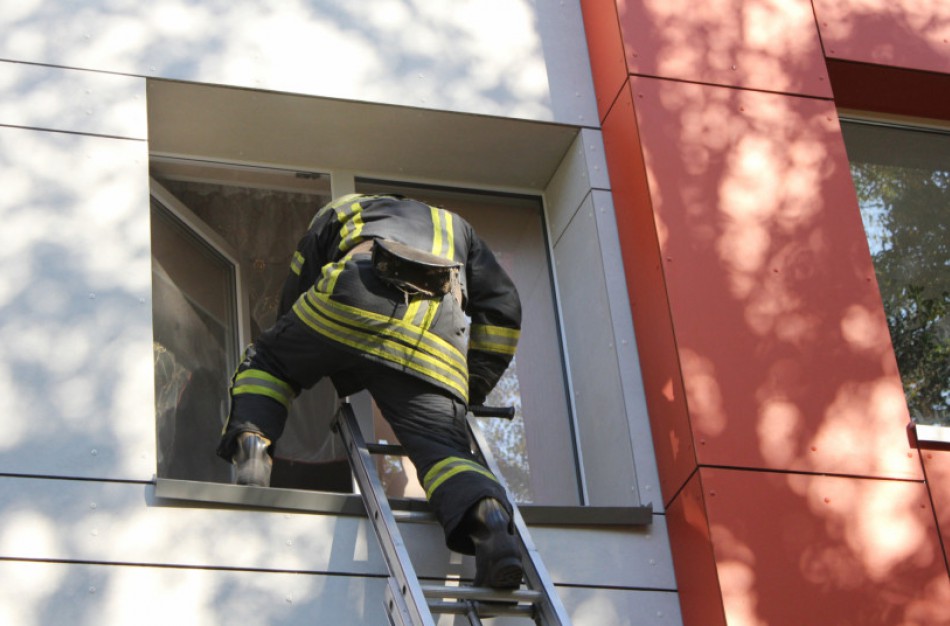 Vaikui užsitrenkus namuose, prireikė specialistų pagalbos  