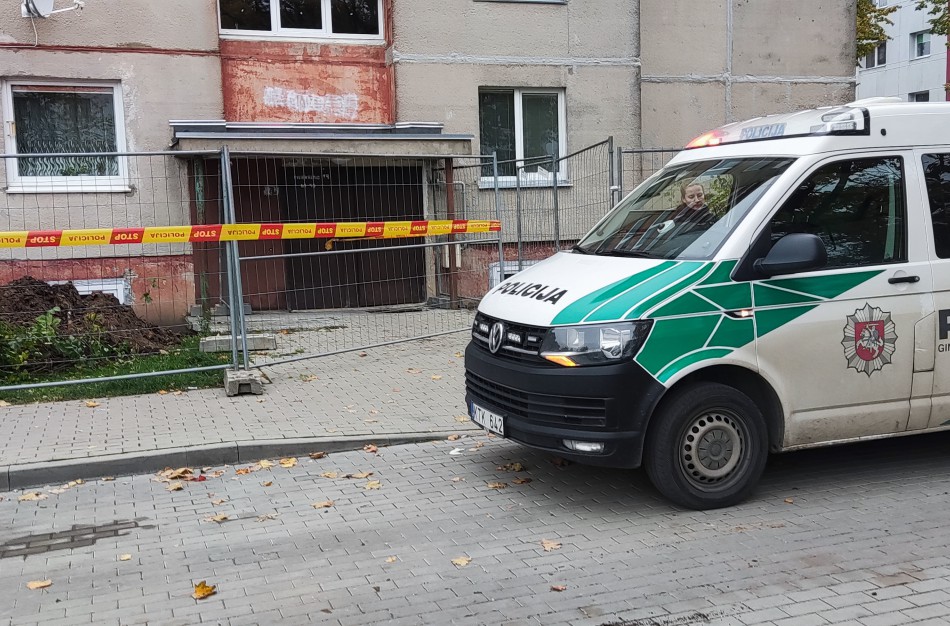 Atkasus namo pamatus rastas sprogmuo, įvestas planas ,,Skydas"