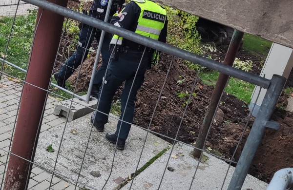 Atkasus namo pamatus rastas sprogmuo, įvestas planas ,,Skydas"