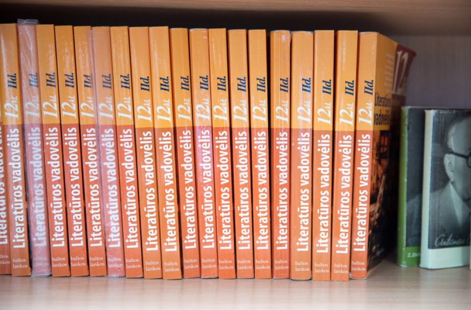 ŠMSM skiria papildomus 5 milijonus eurų mokyklų aprūpinimui naujais vadovėliais