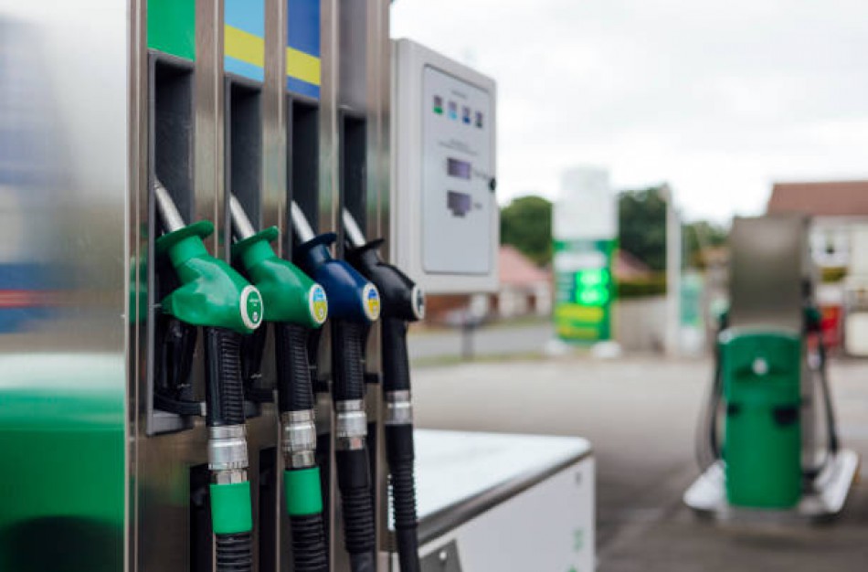 Lietuvos energetikos agentūra: Degalų kainos nežymiai mažėjo, bet kiti energijos ištekliai brango