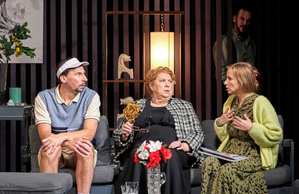 Premjera ,,Dideli pinigai” nepaliko abejingų: aplodismentai liejosi žiūrovams atsistojus (skelbiami žaidimo nugalėtojai ir naujas konkursas)