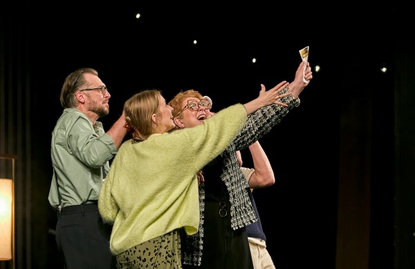 Premjera ,,Dideli pinigai” nepaliko abejingų: aplodismentai liejosi žiūrovams atsistojus (skelbiami žaidimo nugalėtojai ir naujas konkursas)