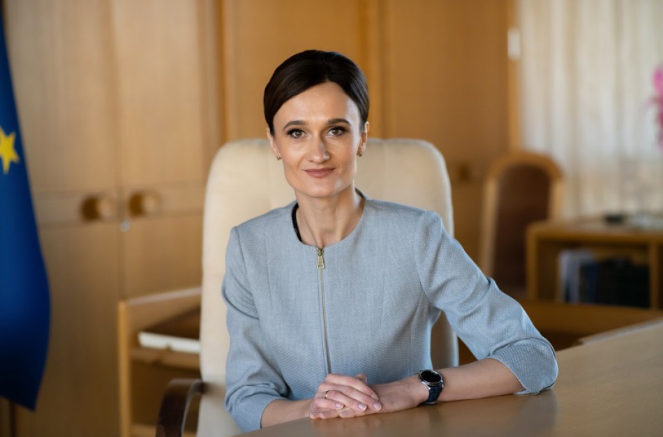 Seimo Pirmininkė sveikina Lietuvos žmones Konstitucijos dienos proga