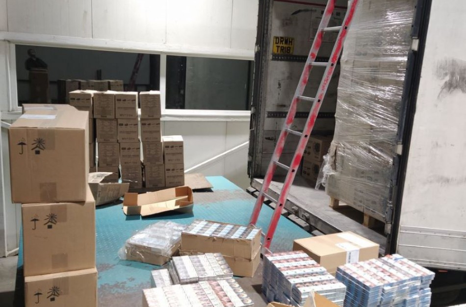 Saulėgrąžų aliejaus krovinyje – baltarusiškos cigaretės: sulaikyta 2 mln. eurų kontrabanda